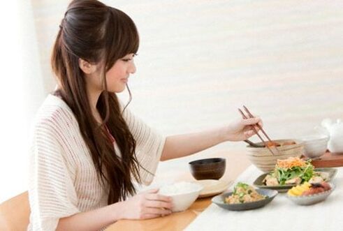 تناول الطعام بعد اتباع نظام غذائي ياباني